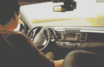 高速前轮爆胎亲身经历_公路办高速前轮爆胎谁负责_在高速公路前轮爆胎怎么办