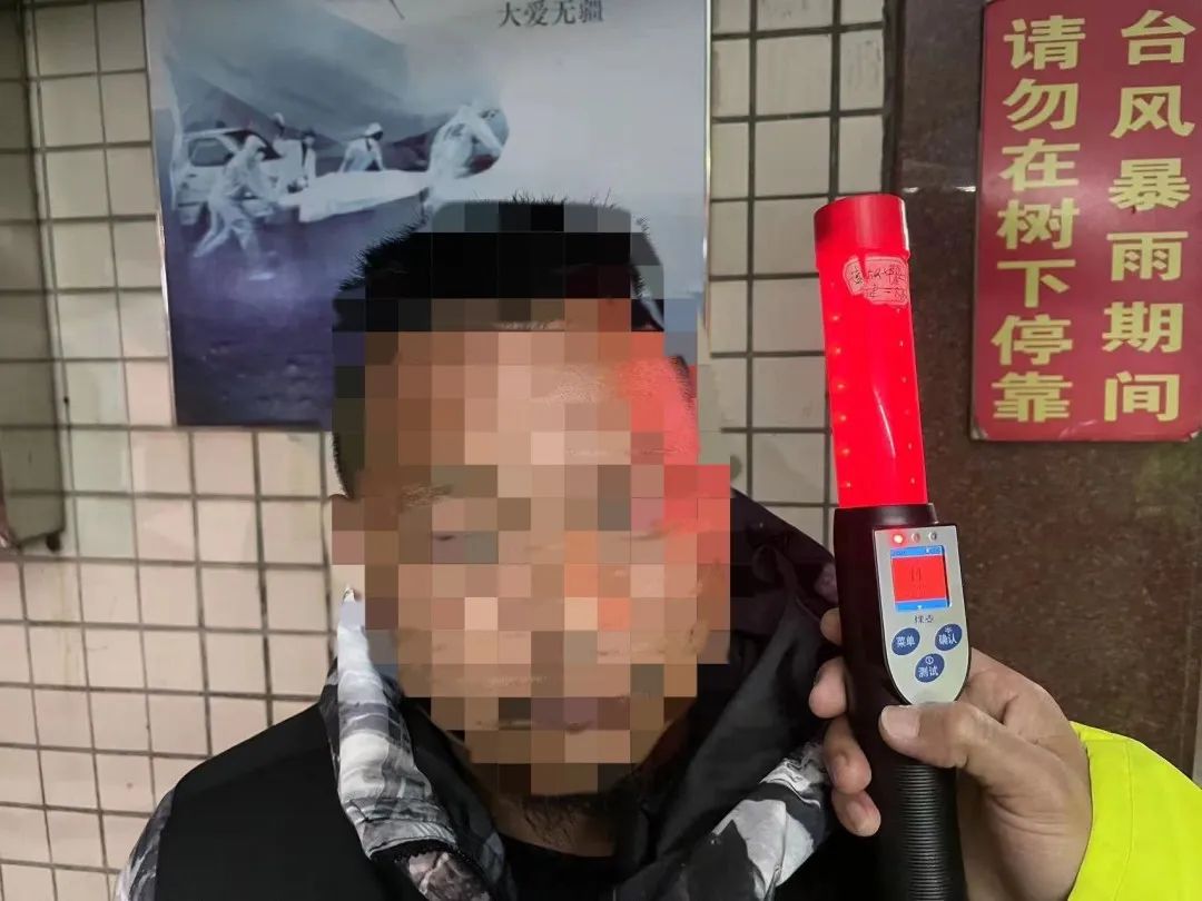 在高速上有送油服务的电话吗_高速没油了送油电话_高速送油服务电话送油